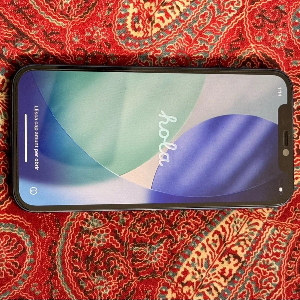 IPhone 12 128gb great condition comes with awesome accessories